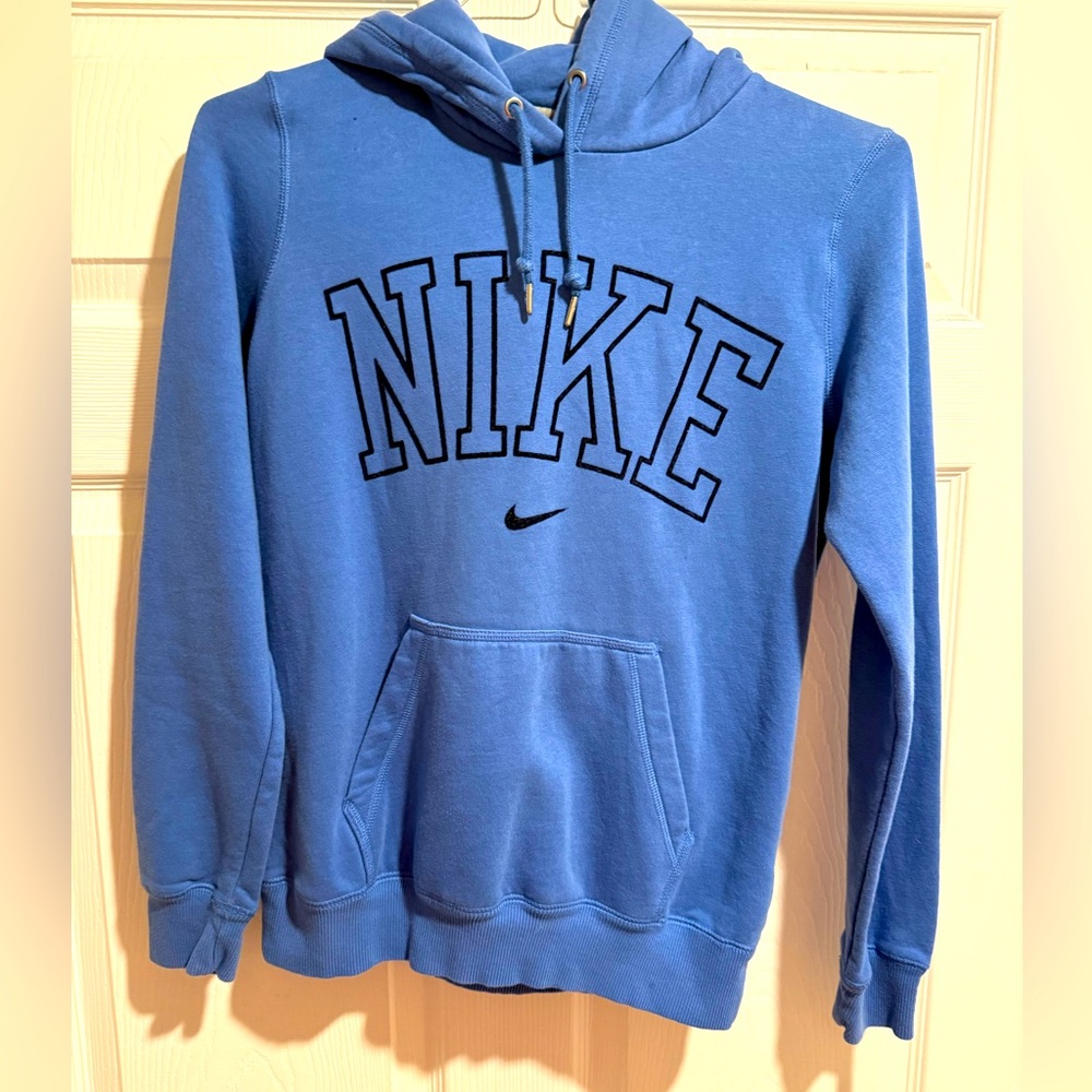 Women’s Blue Nike Pullover Hoodie. Size M. Good Condition.